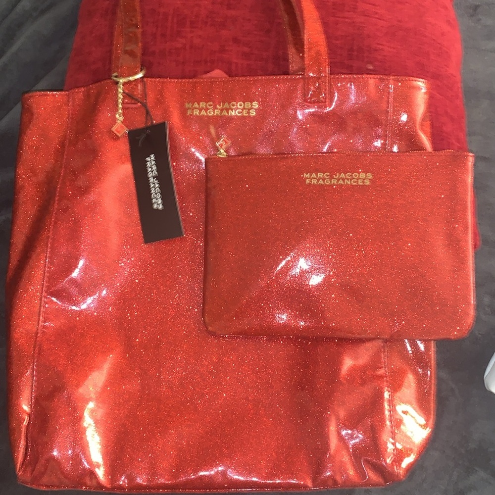 Marc jacobs 2 piece set new with tags. Inside lineing of bag is gone - Picture 2 of 7